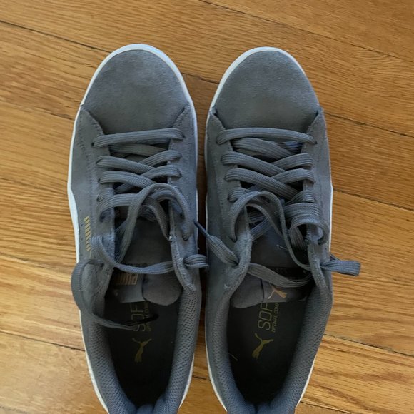 EUC Barely Worn PUMA Women's Suede Classic Sneaker Dark Gray and White  7.5 - Picture 3 of 4